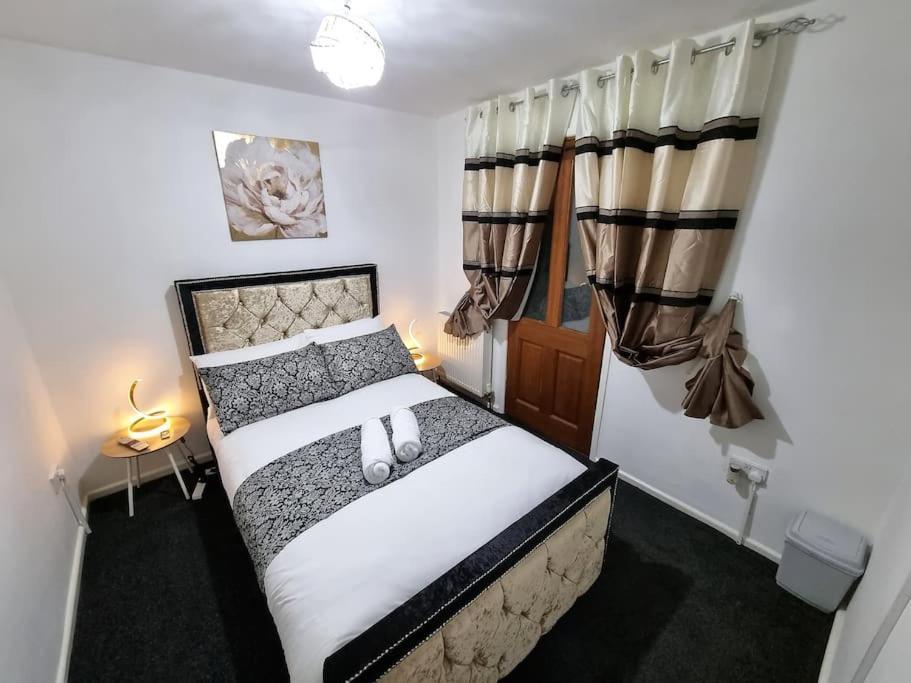*C.Sani* Setup For Your Most Relaxed & Amazing Stay + Free Parking + Free Fast Wifi * ลีดส์ ภายนอก รูปภาพ